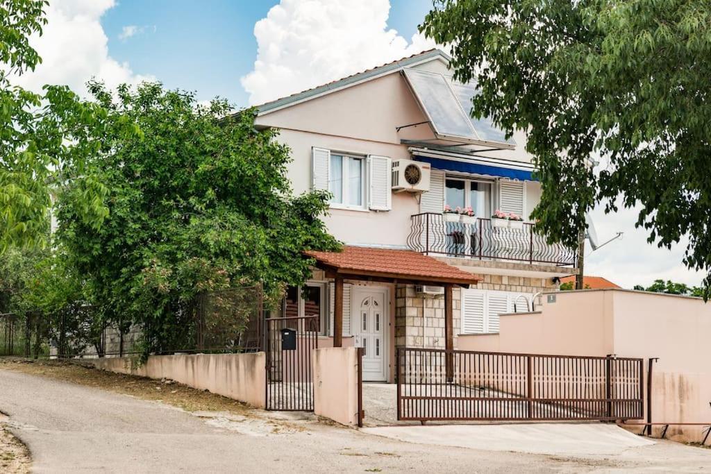 Holiday Home Goranka Zmijavci Bagian luar foto