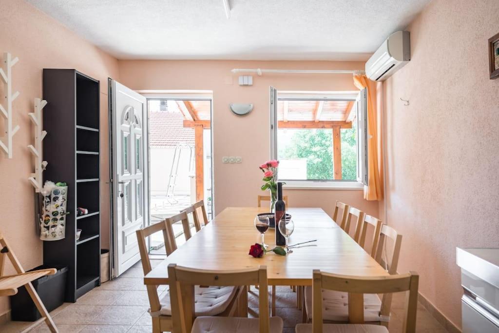 Holiday Home Goranka Zmijavci Bagian luar foto